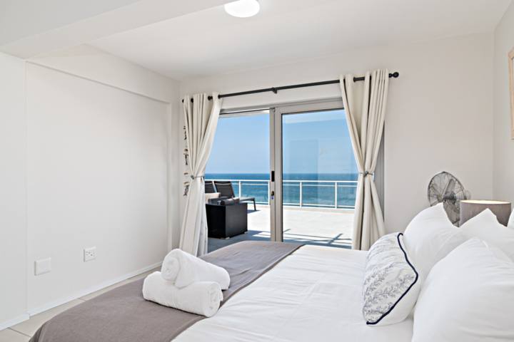 Pebble Beach 20 Main Bedroom